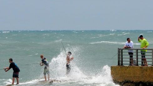 Furtuna tropicală Arthur ameninţă să se transforme în uragan înaintea Zilei Naţionale a SUA