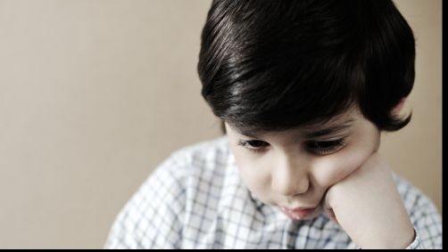 Lege absurdă: Copiii cu diabet trebuie să îşi facă singuri insulina, dacă au peste 7 ani