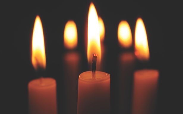 Tragedie inimaginabilă. A murit la înmormântarea mamei lui. Localnicii sunt îngroziţi