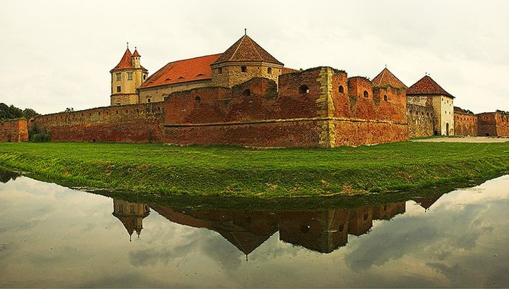 CETATEA FĂGĂRAŞ, în topul 3 al celor mai frumoase castele din lume