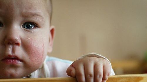 Vrei să ADOPŢI UN COPIL? Tot ce trebuie să ştii despre procedura adopţiei în România