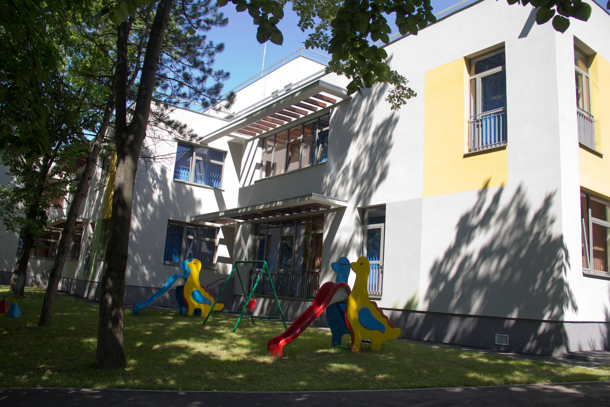 Mamele ar putea primi ajutor. Parlamentarii vor de patru ori mai multe creşe