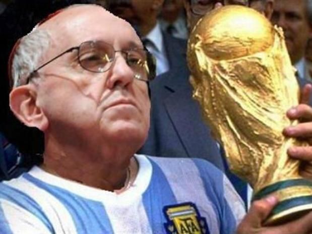 MECIUL PAPILOR. Francisc I vs. Benedict XVI, la finala Argentina-Germania