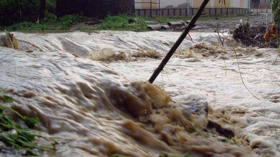 Ploi puternice şi VALURI GIGANTICE ameninţă sud-vestul Japoniei