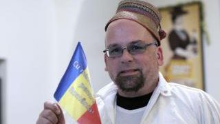 SAM CEL ROMÂN, americanul care-l admiră pe ŞTEFAN CEL MARE, EXPULZAT DIN ROMÂNIA 