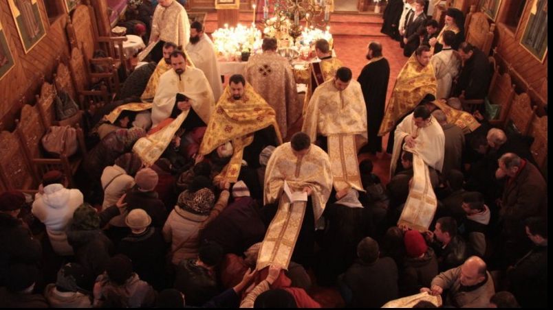 Ministerul Finanţelor anunţă că vor creşte salariile preoţilor în 2016