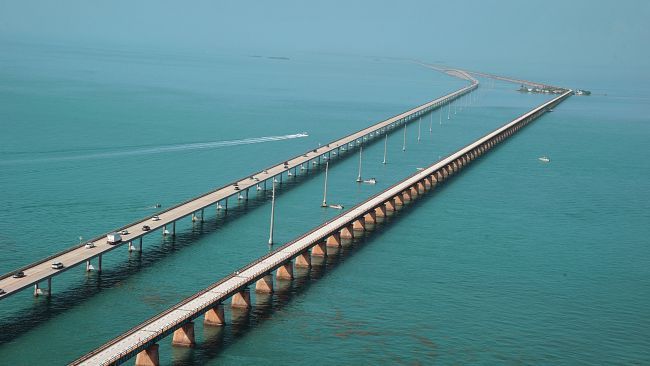 AUTOSTRADA de 100 de kilometri PESTE OCEAN. Imagini spectaculoase