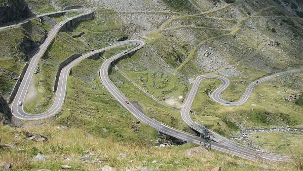 BBC: Transfăgărașanul, printre cele mai riscante șosele din lume 