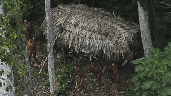 INCREDIBIL. Un trib din Amazon nu a ştiut până acum că există şi alţi oameni pe Planetă