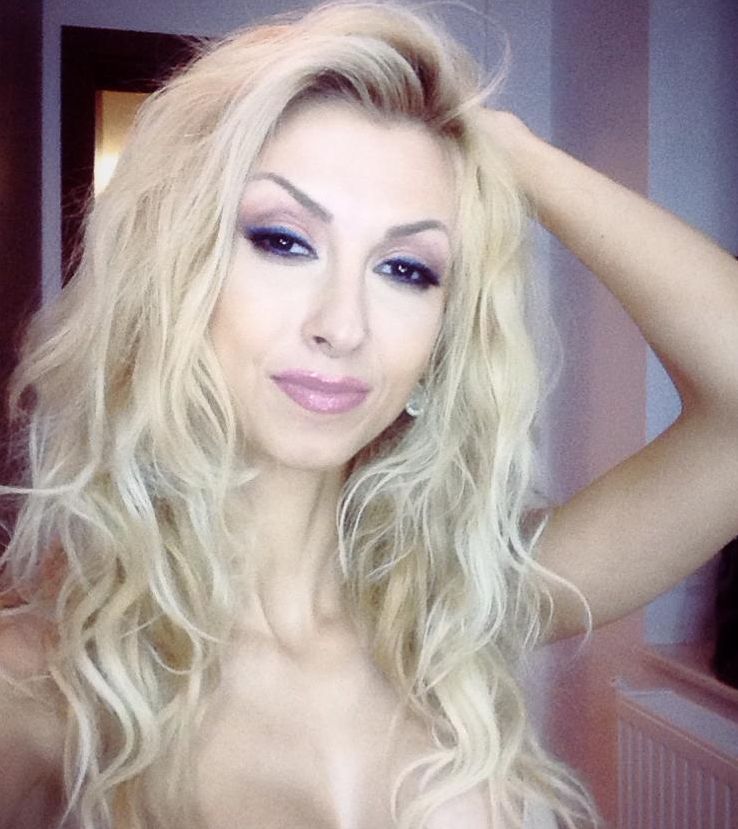 ANDREEA BĂLAN, complet DEZBRĂCATĂ. Fotografia ce face valuri pe Facebook