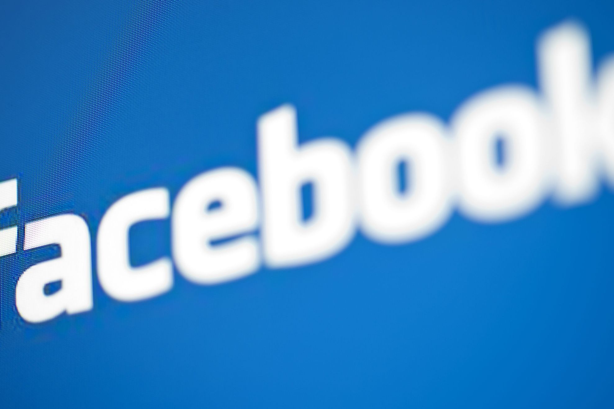 Reţeaua de socializare Facebook, acuzată de încălcarea confidenţialităţii de 17.000 de utilizatori