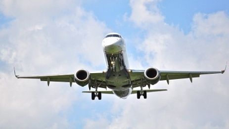 O companie aeriană low-cost din România şi-a cerut INSOLVENŢA