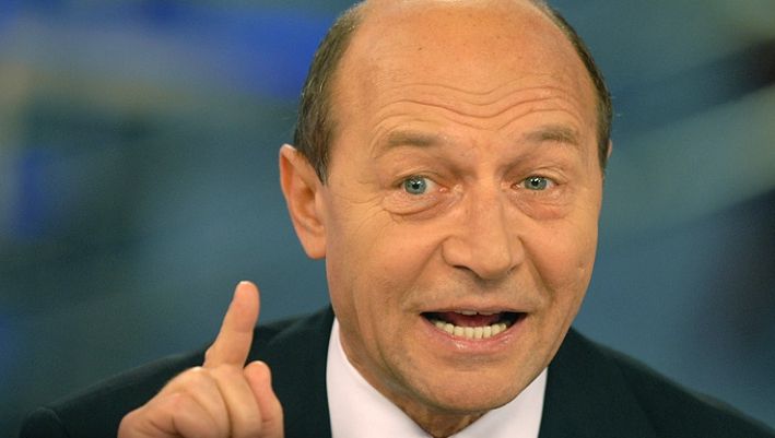Traian Băsescu se întâlneşte la Neptun cu foştii săi colegi de la Academia Navală