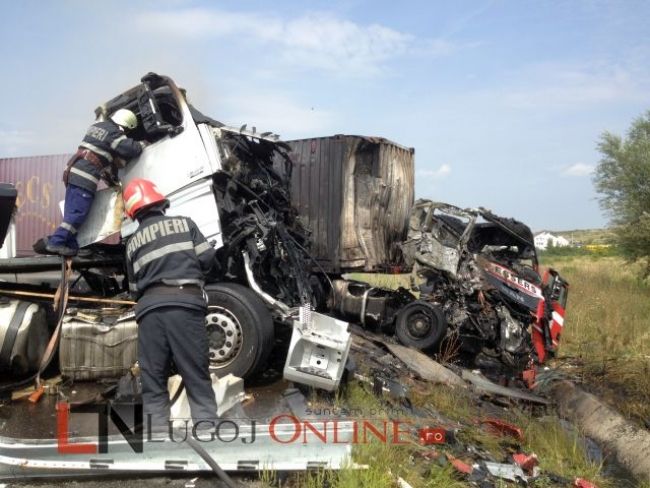 Accident TERIBIL la Lugoj. Două camioane au luat foc, un şofer a murit carbonizat