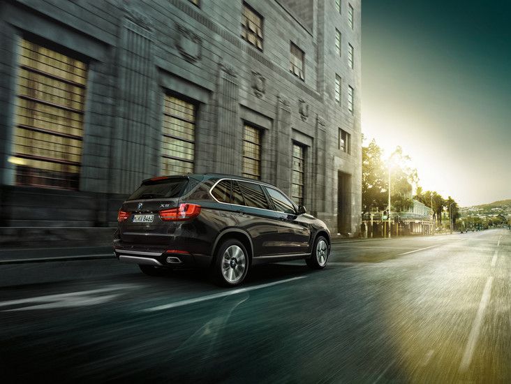 BMW X5 Security Plus, SUV-ul BMW care poate ține piept unui asalt cu mitraliere AK47