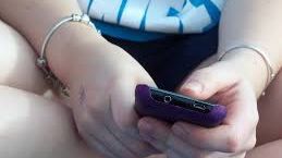 APLICAŢIA care le BLOCHEAZĂ telefonul copiilor dacă nu RĂSPUND la apelul părinţilor