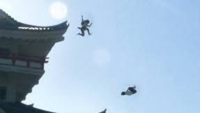 Şcolăriţele din Japonia care fac PARKOUR, FAIMOASE pe internet. VIDEO de 5 milioane de vizualizări