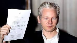 Julian Assange stă prost cu sănătatea, dar nu se poate trata 