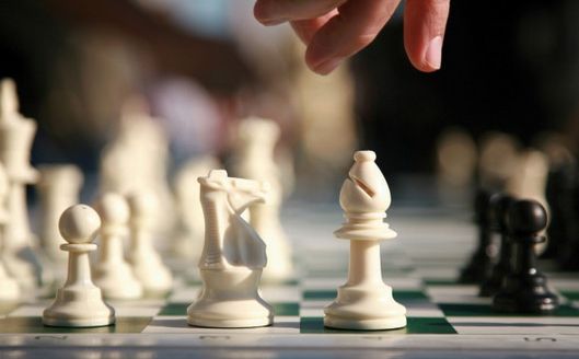 ȘAH: Cum s-a încheiat prima partidă a meciului pentru titlul mondial dintre Carlsen și Anand