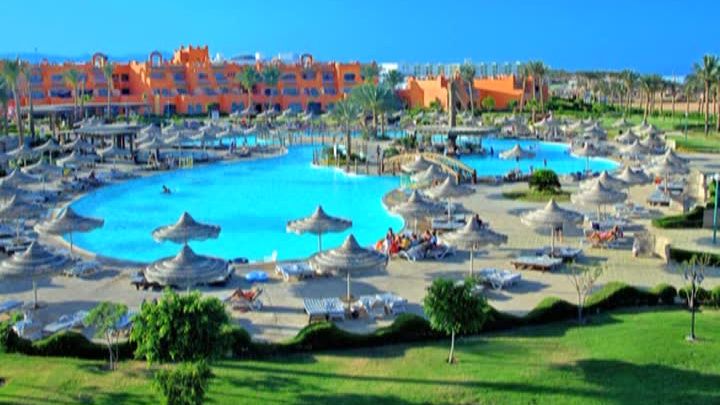 Vacanţă de coşmar pentru 100 de turişti britanici