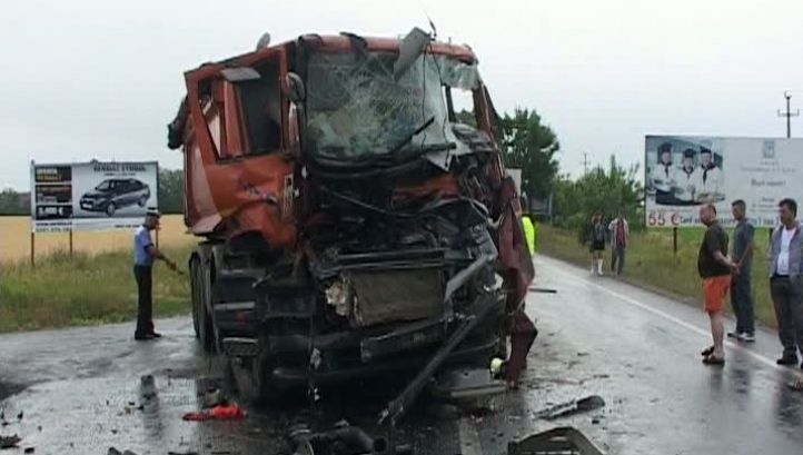 ACCIDENT CU PATRU MORŢI PE DN 6 