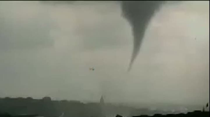 Tornadele din sudul SUA au făcut cel puţin 28 de victime