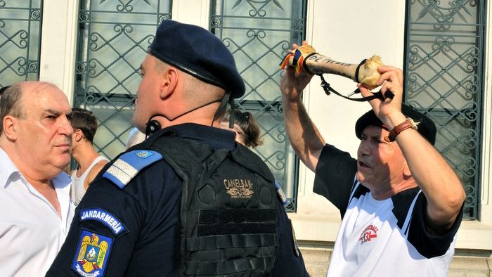 Traian Băsescu: Cer demiterea şefului Jandarmeriei