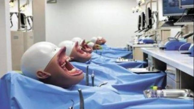 Horror. Cum arată manechinele din industria dentară