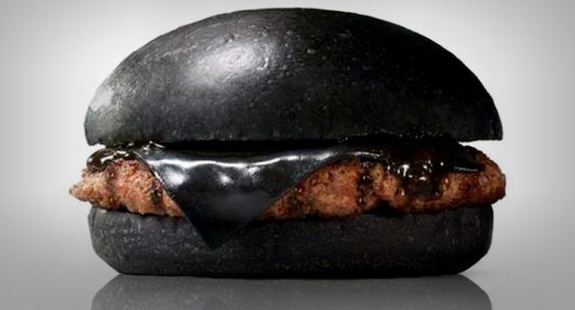 Burger King Black. Cel mai ciudat sandwich din lume