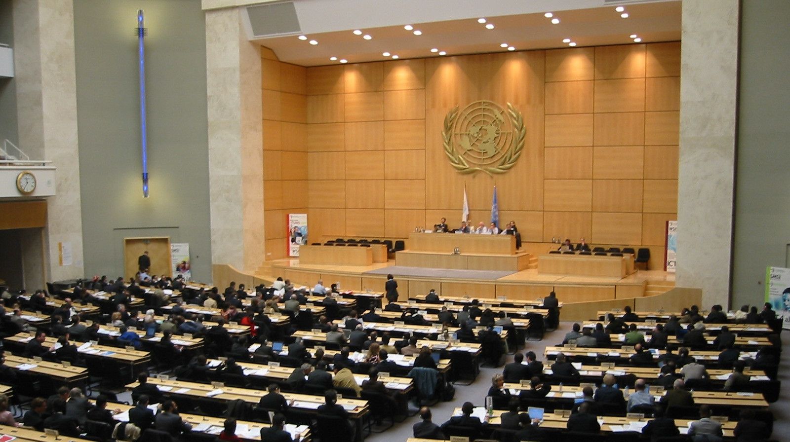 Lumea se confruntă cu crize fără precedent de la cel de-al Doilea Război Mondial - comisar UE