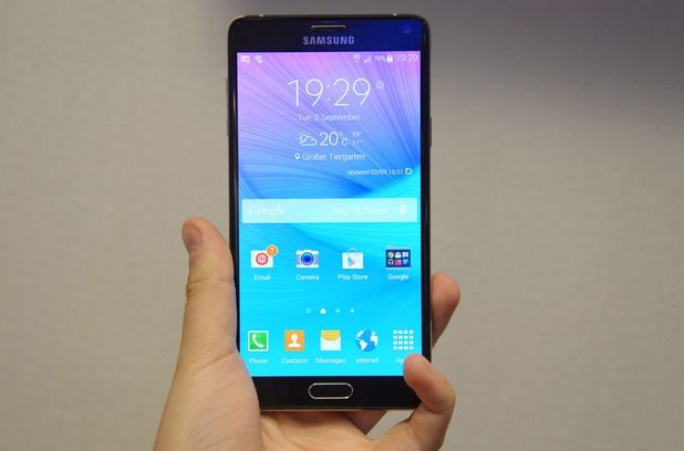 Efectul IPHONE! Samsung grăbeşte lansarea Galaxy Note 4 în magazine