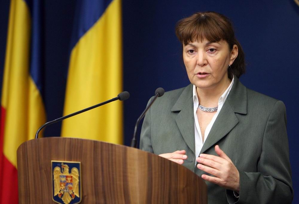 Monica Macovei: Religia nu are ce căuta în școli, ci istoria religiilor 