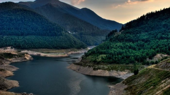 Adolescenta dispărută acum 3 săptămâni în Retezat, găsită moartă într-un lac de acumulare