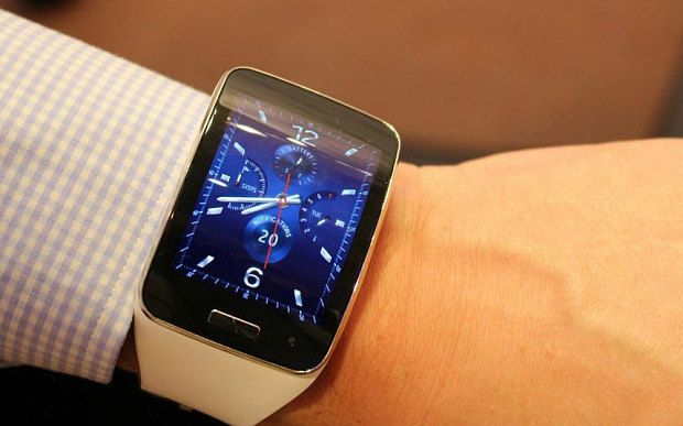 Primele teste cu cel mai spectaculos ceas de la Samsung, Gear S