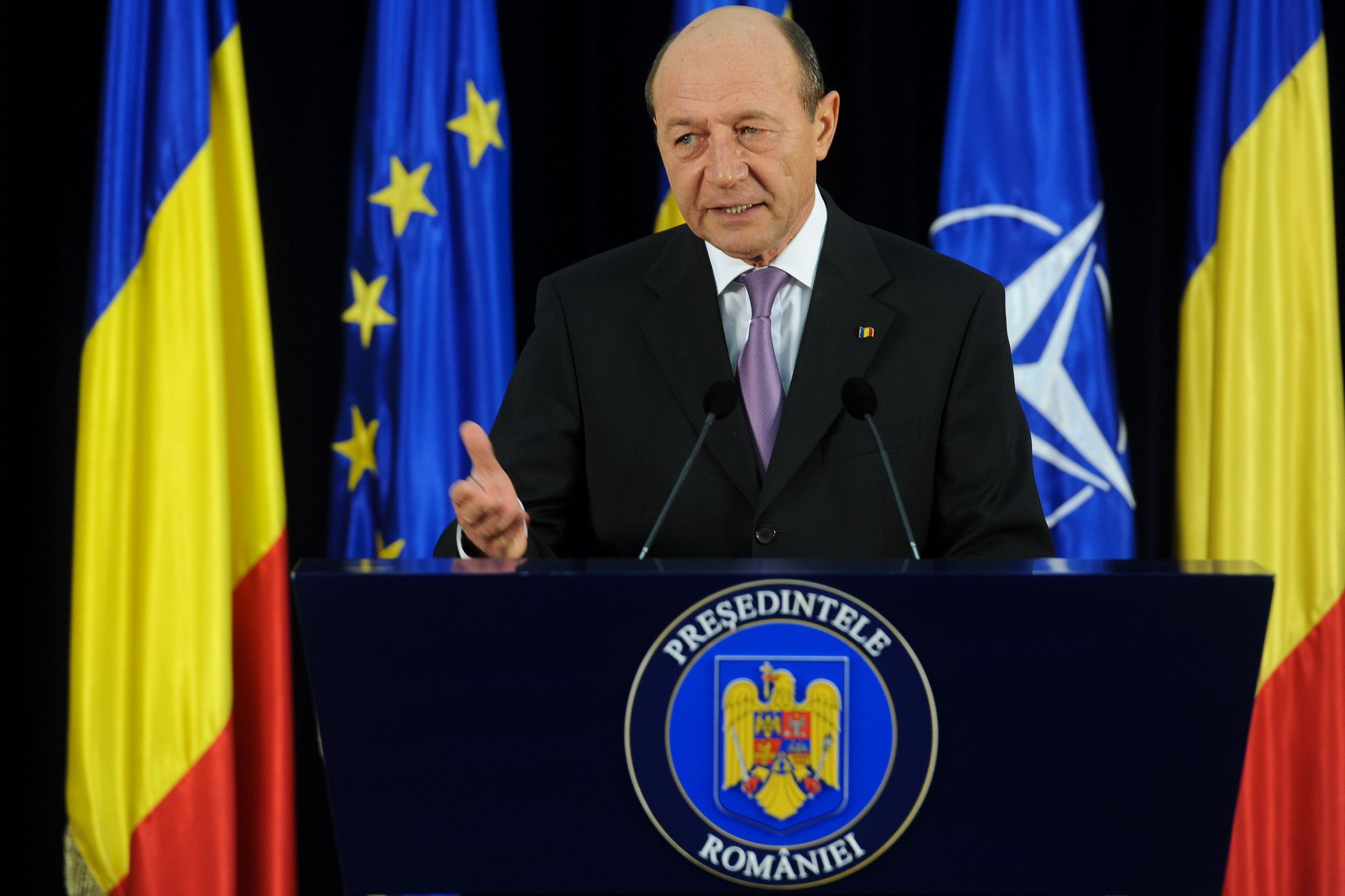 BĂSESCU: Nu am cerut o listă a ofiţerilor acoperiţi. Ponta, un FRIPTURIST, a fost ofiţer SIE ILEGAL