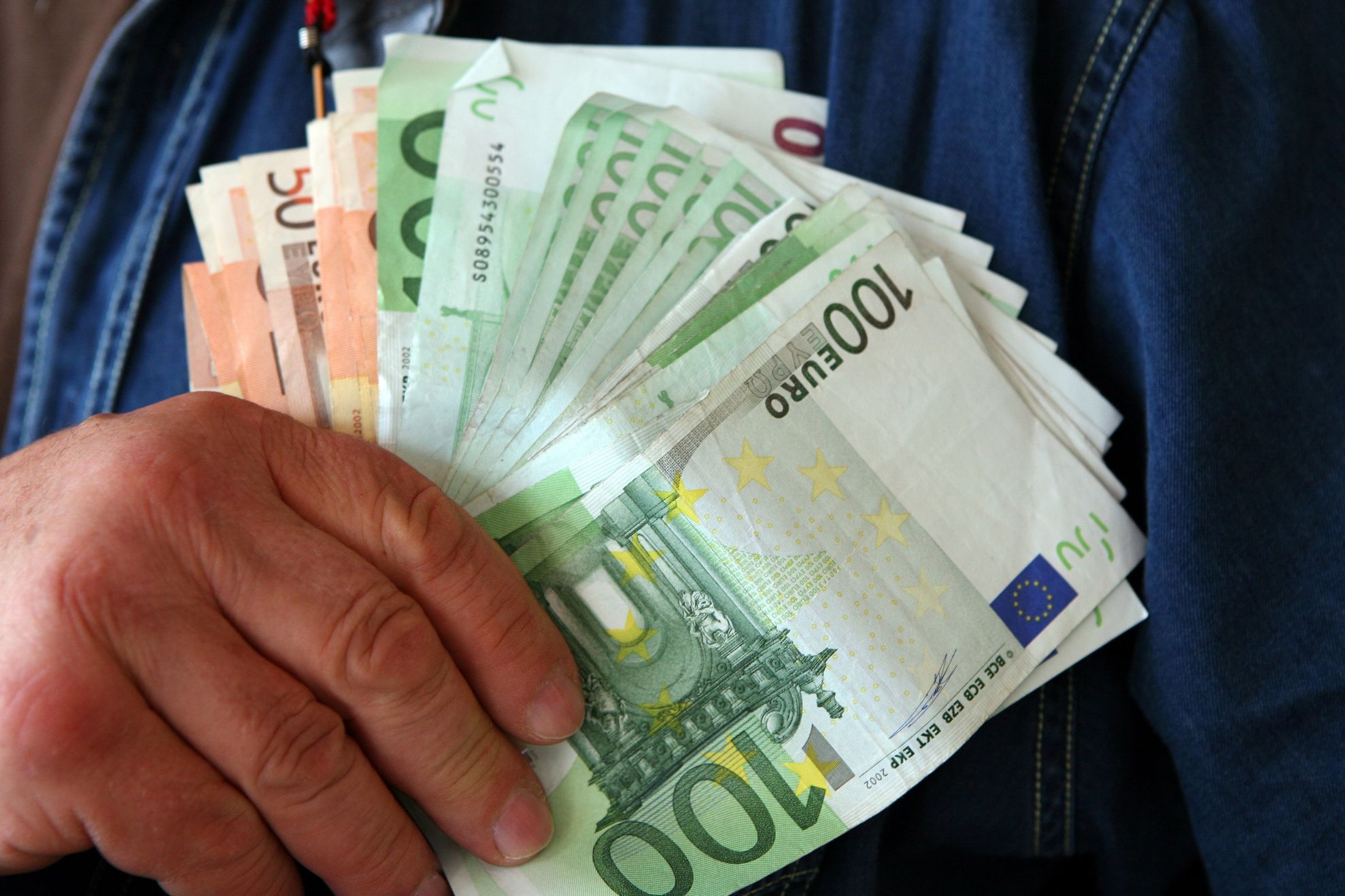 Cei mai pretențioși angajați: nu mișcă un deget fără 5.000 de lei pe lună