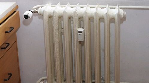 Patru ELEVI din Capitală, RĂNIŢI la şcoală: a CĂZUT un calorifer peste ei