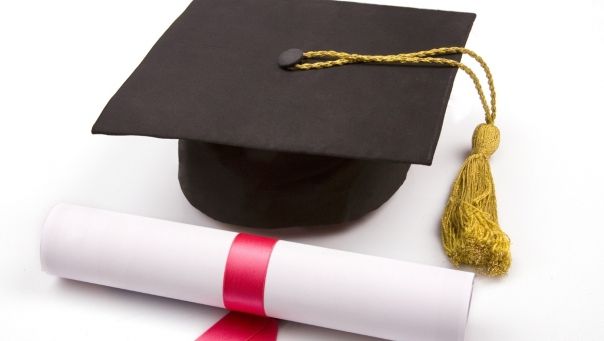 Atenţie la cursurile online: Universităţi fantomă oferă diplome false pentru studii online