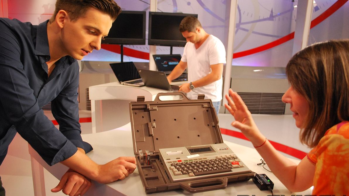 Un român vinde CEL MAI VECHI LAPTOP DIN LUME. E preț INCREDIBIL pentru colecționari