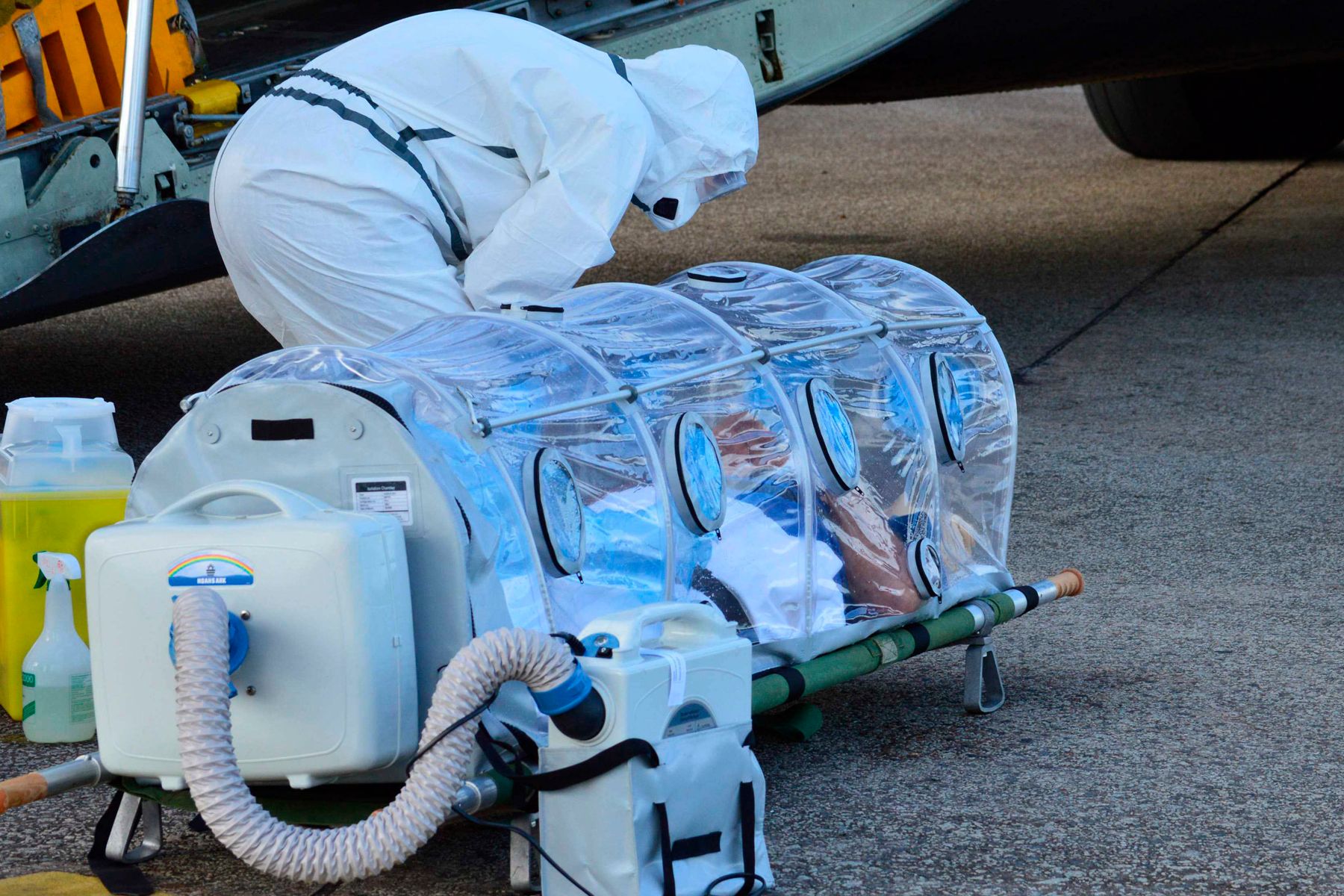 EBOLA: În Spania, ȘAPTE persoane internate, doar un singur caz confirmat 