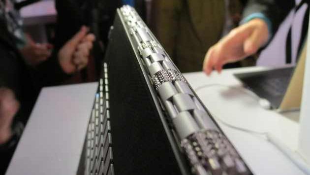 Acesta este LAPTOPUL ANULUI! Lenovo Yoga 3, un gadget cum nu AI MAI VĂZUT