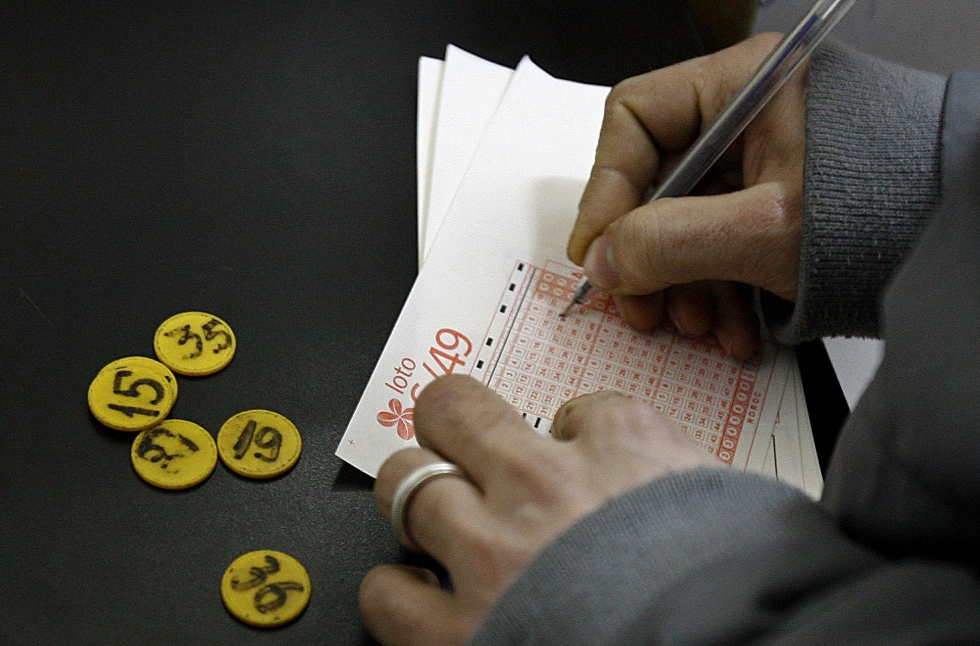 LOTO, LOTO 6/49: report URIAŞ, de CÂTEVA MILIOANE DE EURO. Numerele câştigătoare la 6 din 49