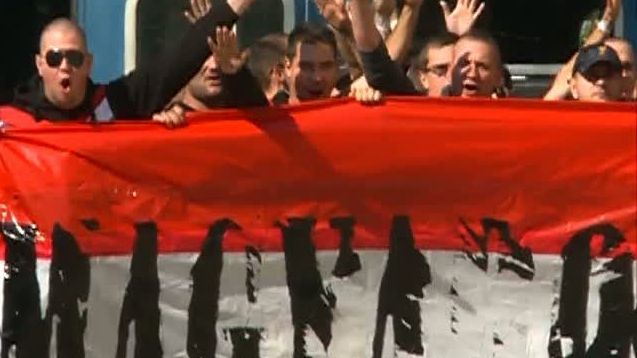 Suporterii maghiari, iritaţi după ce au primit pliante cu steagul Ungariei prezentat greşit