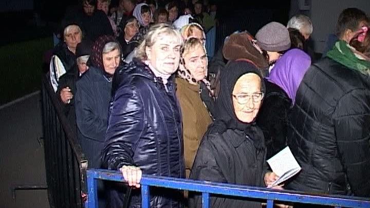 Mii de oameni, la Mănăstirea Radu Vodă din Capitală pentru a se închina moaştelor Sfântului Nectarie