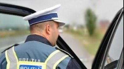 Urmărire ca în filme, în trafic. SURPRIZĂ URIAŞĂ pentru poliţişti când au văzut cine era la volan