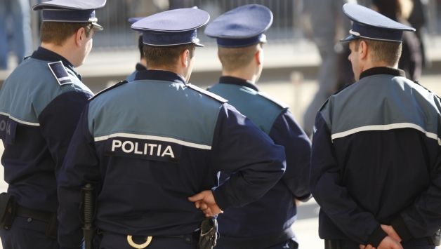 Poliţişti bucureşteni suspectaţi că au bătut alegători la europarlamentare, duşi la audieri