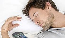 Folosești telefonul pe post de alarmă? Vezi ce pățești