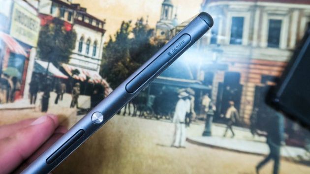 BLESTEMUL iPhone 6 Plus lovește și în alții: Iată cel mai nou telefon CARE SE ÎNDOAIE!