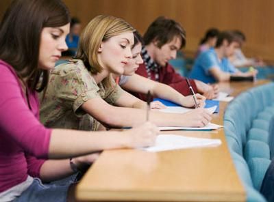 Studenții încep noul an universitar