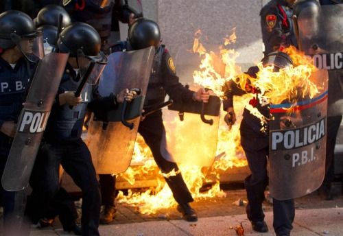 Studenţii manifestează în capitala mexicană în cazul dispariţiei celor 43 de colegi ai lor